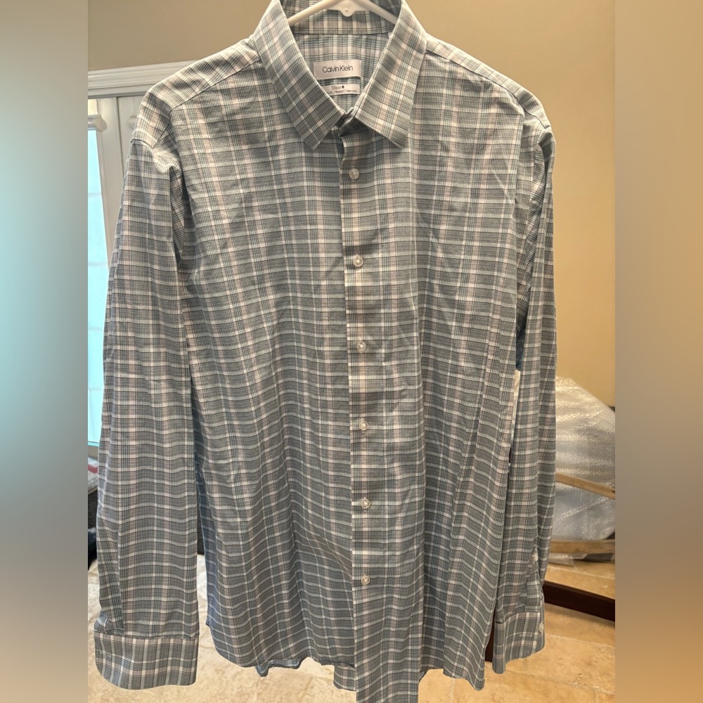 Calvin Klein Men's Plaid Button Down Long Sleeve Shirt